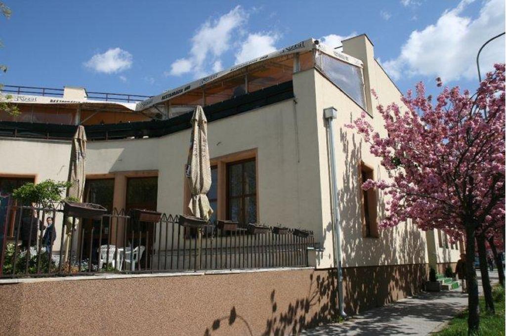 Hotel Oko Nitra Exterior photo